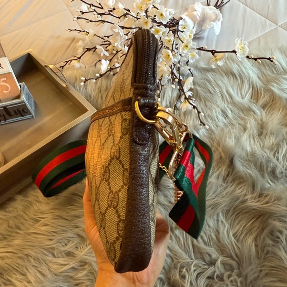 Authentic Gucci GG canvas crossbody bag 004.92.0230 (wN2001) - Picture 6 of 14